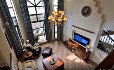 美式鄉(xiāng)村風(fēng)格別墅裝修,年代久遠古樸大氣,窗簾色彩成敗筆!